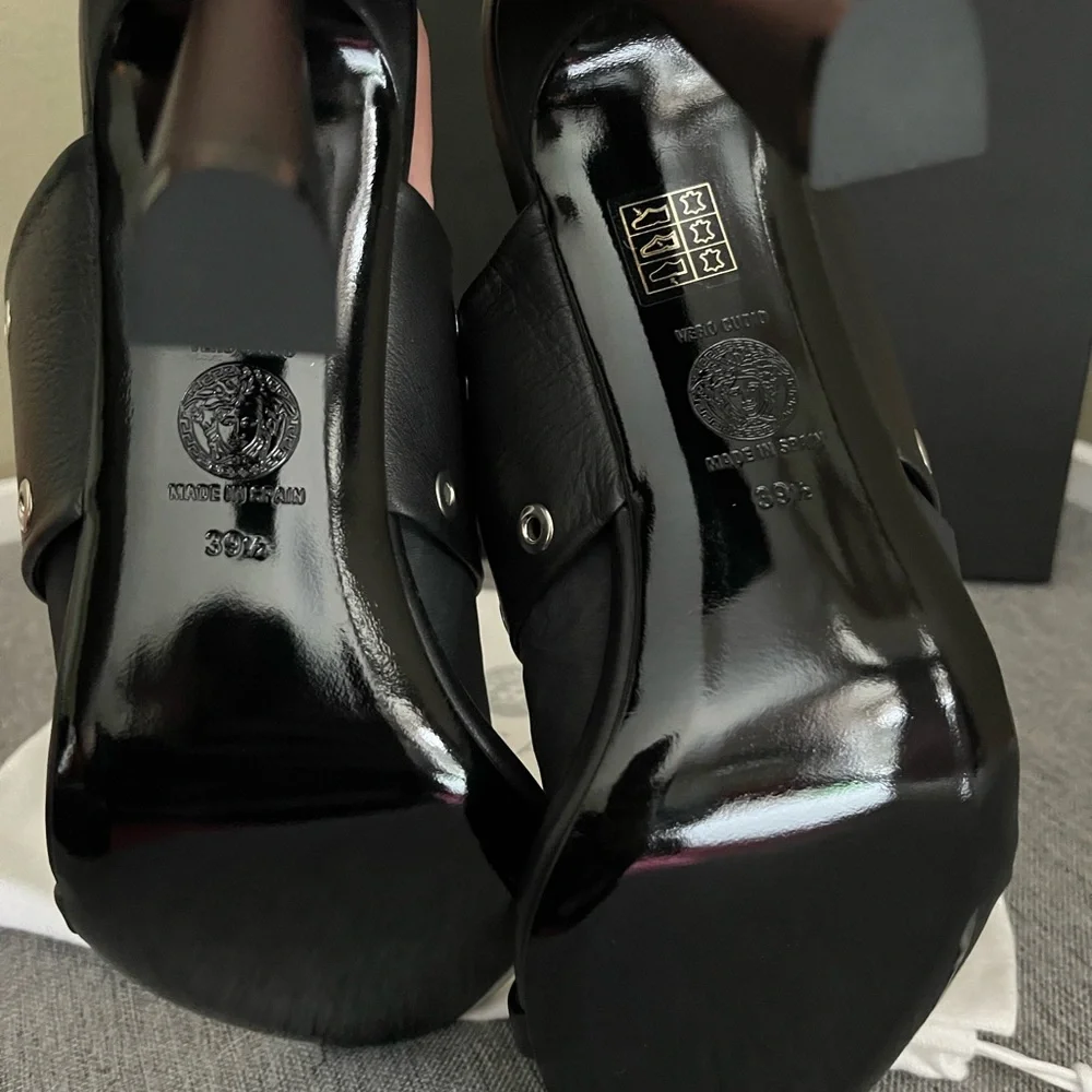 NIB Versace heels 👠 - Picture 4 of 8